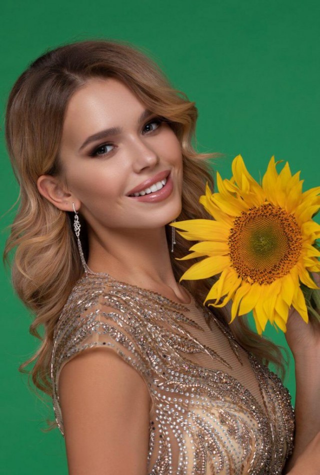 Мисс Украина Земля 2019 отправилась на международный конкурс: фото красотки в купальнике