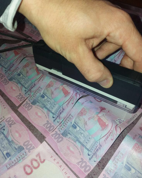 В Хмельницкой области разоблачили на взятке чиновника Госгеокадастра