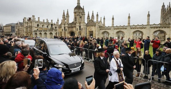 В Кембридже простились со Стивеном Хокингом