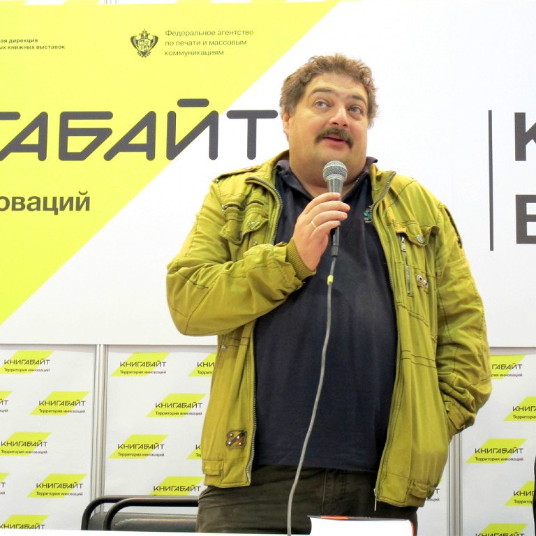 Состояние Дмитрия Быкова ухудшилось: что известно