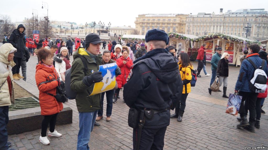 В РФ прошли одиночные пикеты против аннексии Крыма