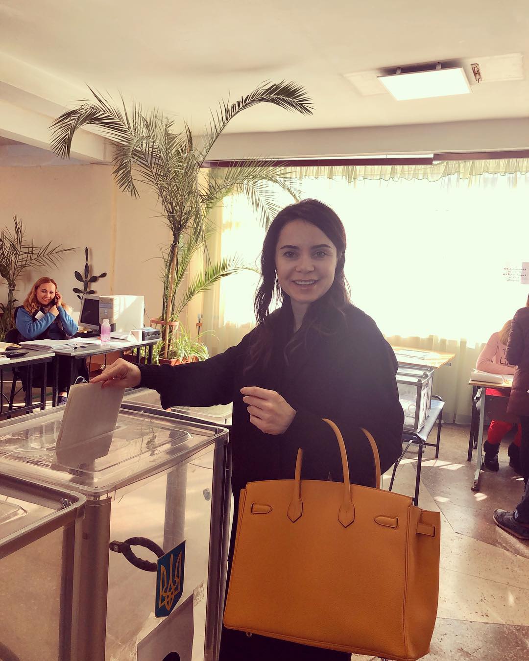 Верим в Украину: украинские звезды показали фото с голосования