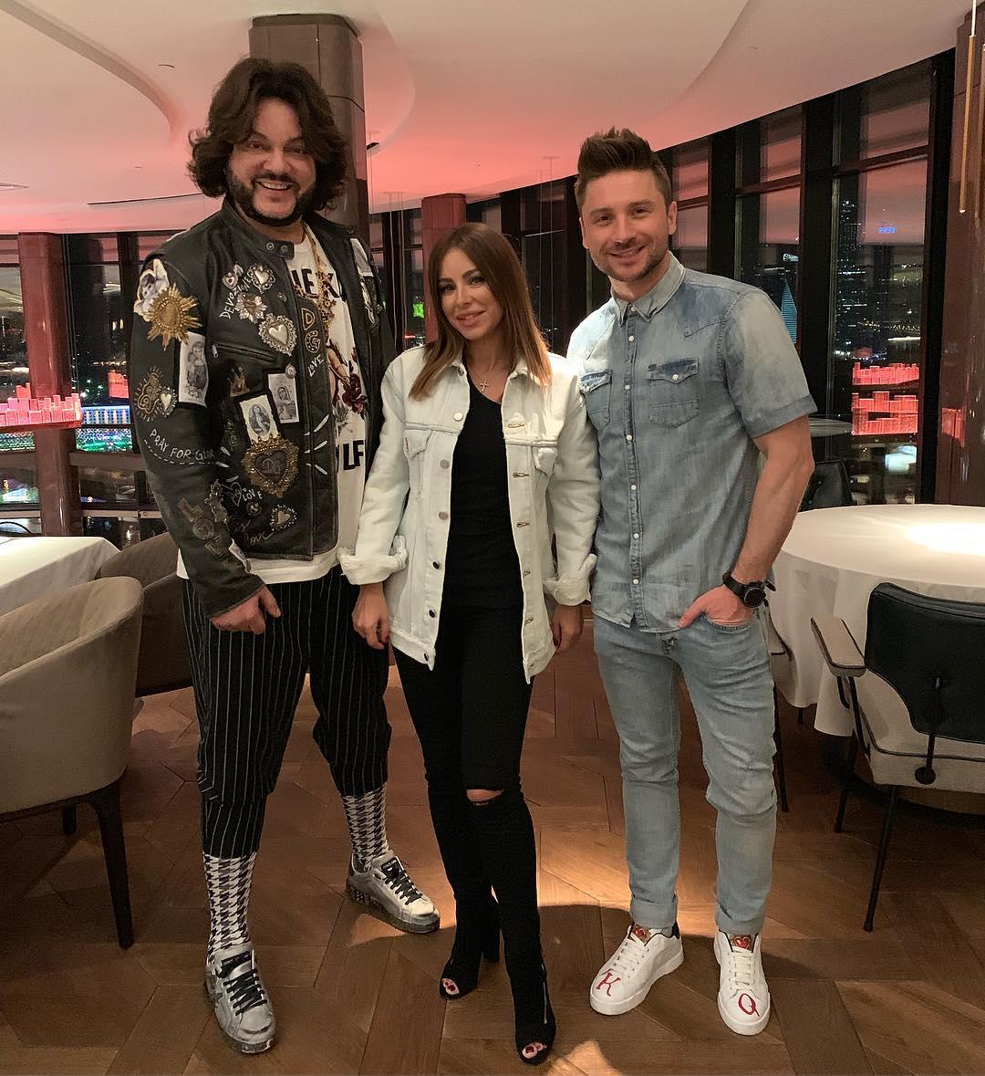 Жених, невеста и свидетель? Ани Лорак поздравили с новым этапом жизни