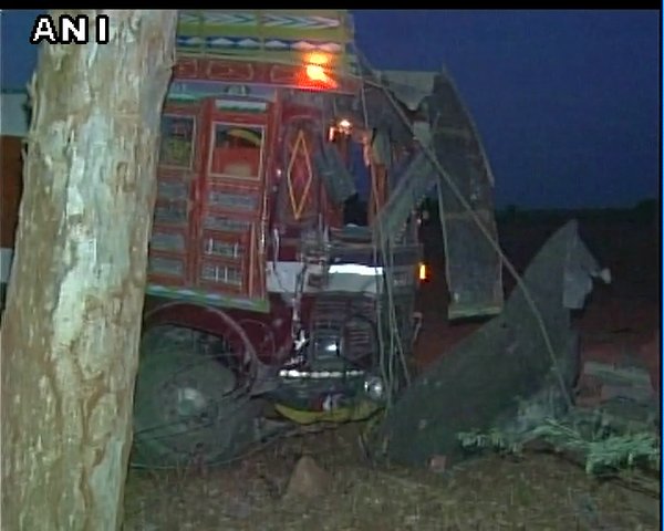 В Индии грузовик раздавил авторикшу, погибли 11 человек