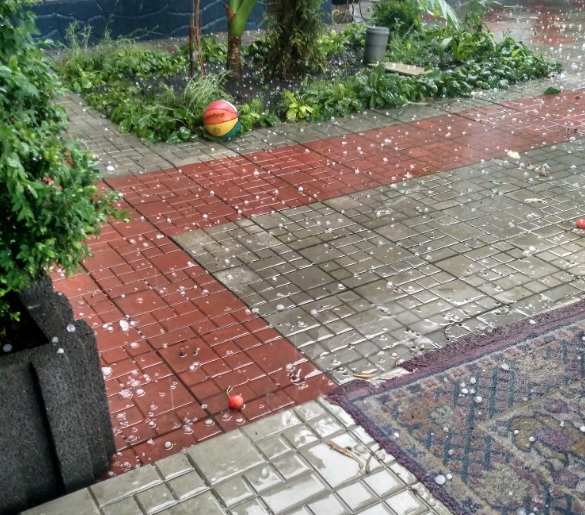 Жуткий ливень чуть не разрушил целый город под Одессой (видео)