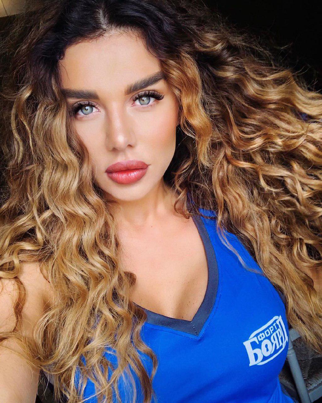 Брежнев позавидует: Анна Седокова насмешила сеть нелепым макияжем