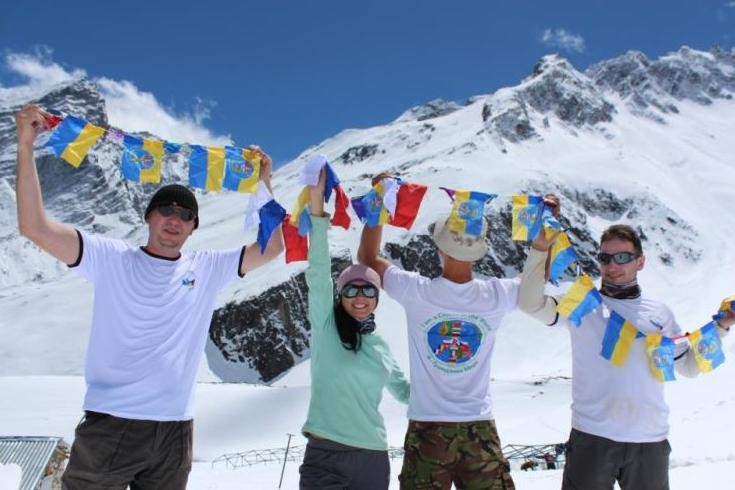 День прапора: промова Зеленського, стяг-рекордсмен і на яких вершинах світу майорить прапор України