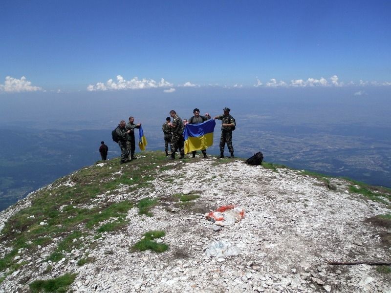 День прапора: промова Зеленського, стяг-рекордсмен і на яких вершинах світу майорить прапор України