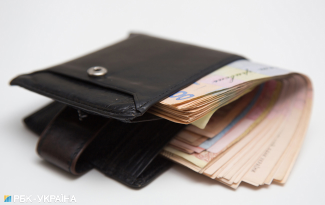 Зарплати в Україні підвищуються: хто отримає 100 тисяч