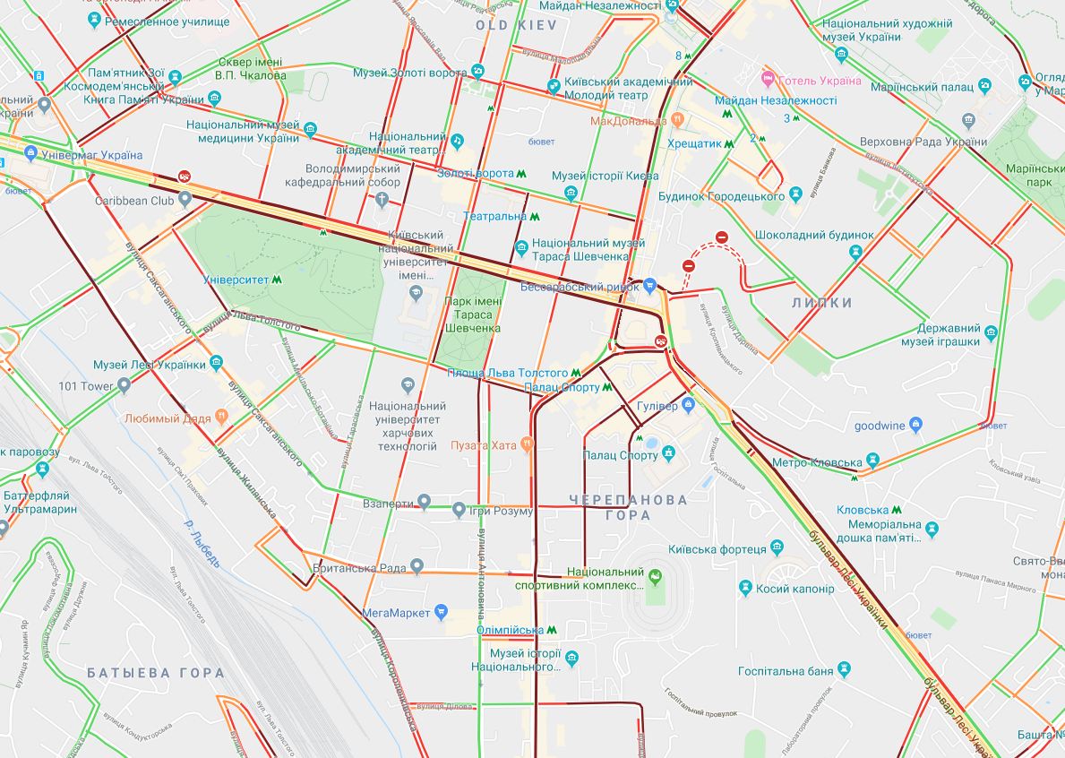 У центрі Києва прорвало трубу з гарячою водою