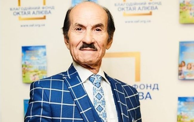 Зеленский присвоил орден участнику Танцев со звездами