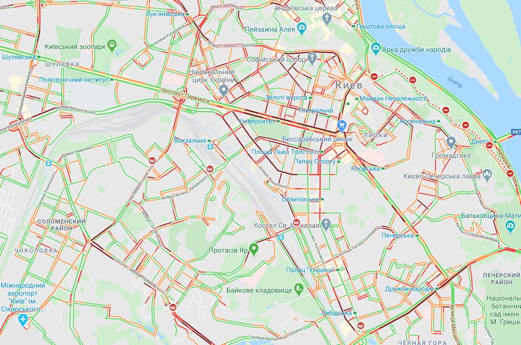 В Киеве на центральных улицах не работают светофоры, образовались пробки