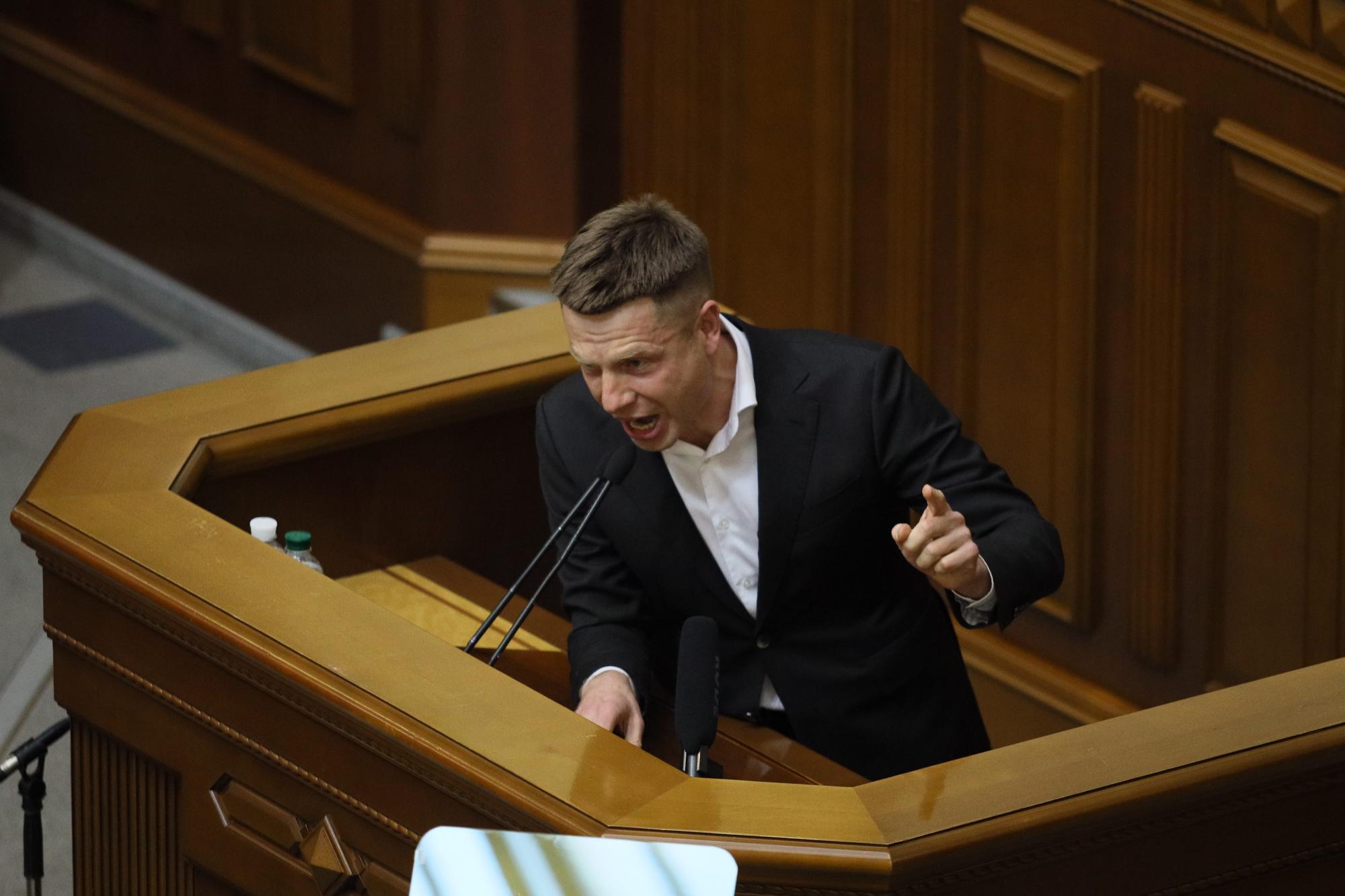 З'явилися фото жесту Гончарука після голосування про його відставку