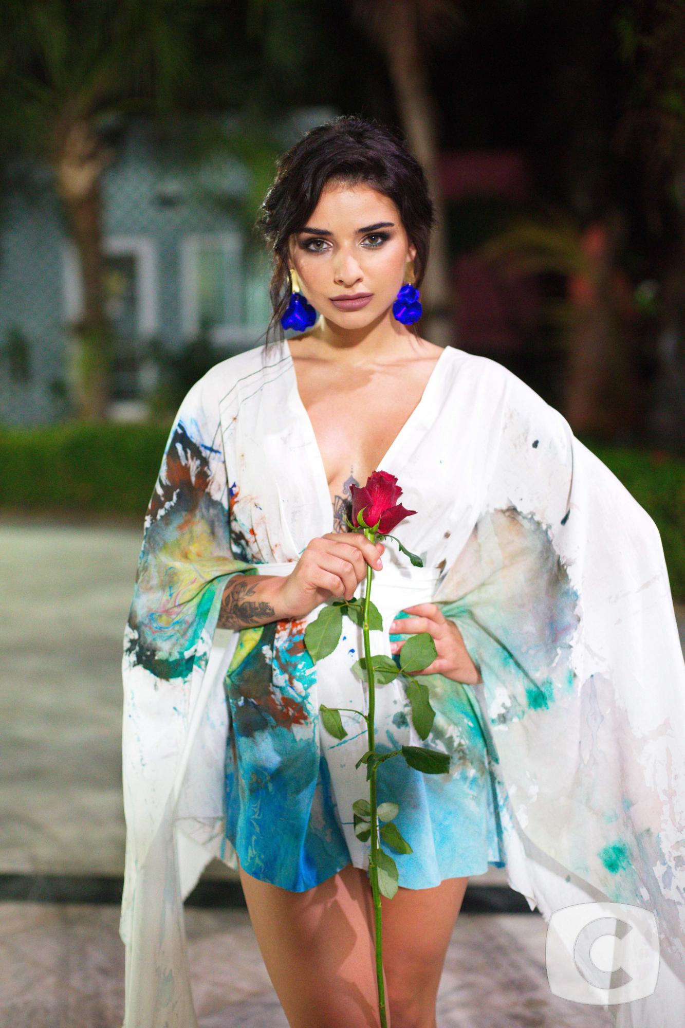 Холостяк-10 пятый выпуск: участницы поражают уникальными образами в стиле батик