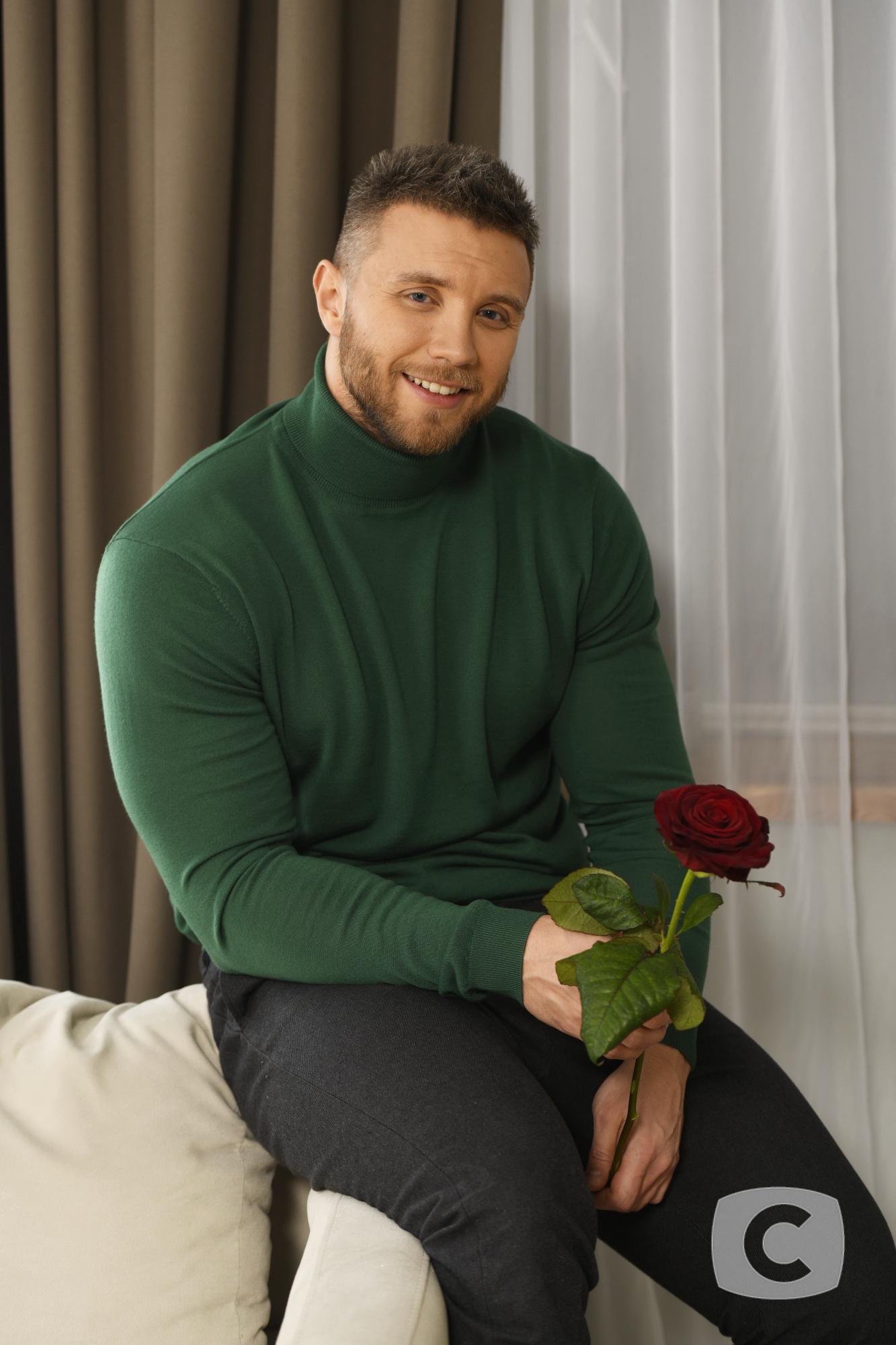 Холостяк 2021: кто покинул шоу после знакомства с родителями (фото)