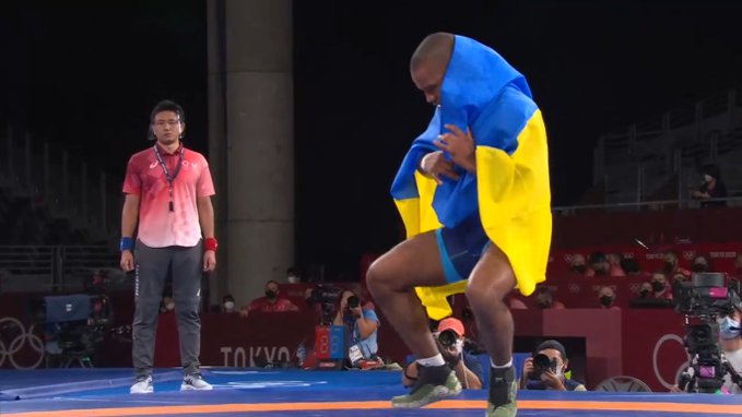 Беленюк выиграл "золото" Олимпиады: яркий гопак и слезы счастья - на видео