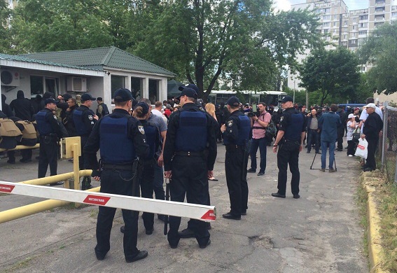 Полиция задержала подозреваемых в организации взрыва на автостоянке в Киеве