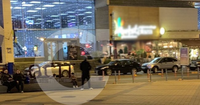 Ивана Дорна засняли в Киеве с маленьким сыном