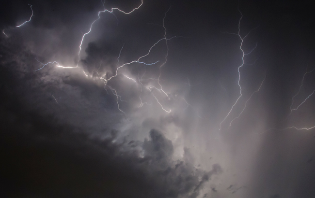 Град і сильний вітер: кого очікують погодні неприємності