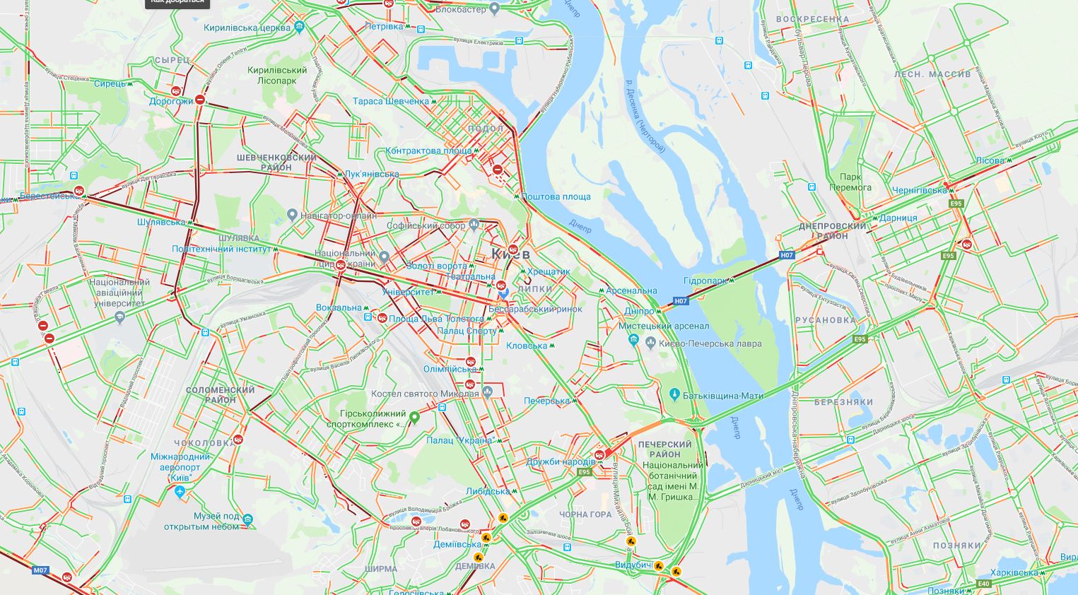 У Києві утворилися численні затори на дорогах
