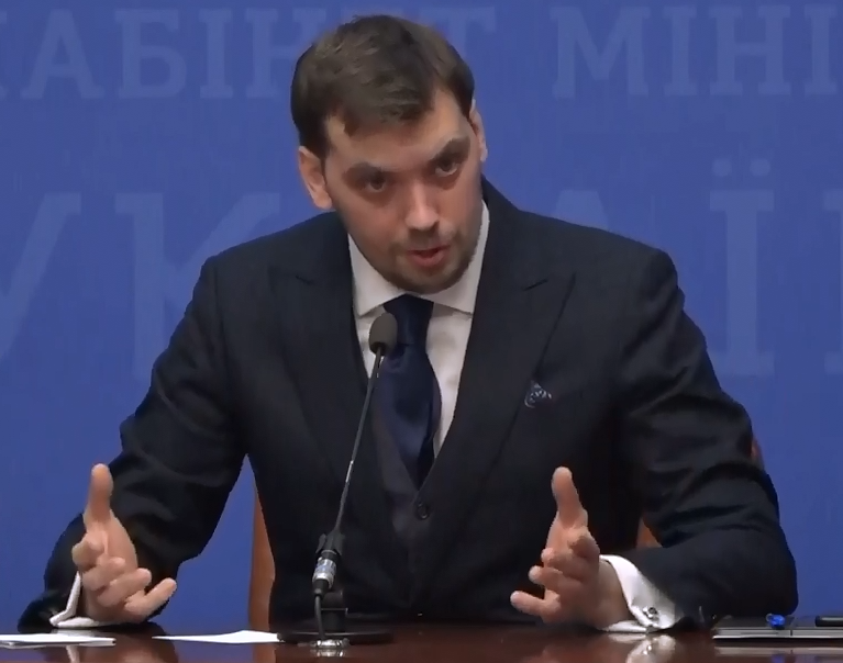 Зеленский отреагировал на скандальный номер "Квартала 95" и хора Веревки