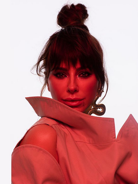 Где Вас так разорвали? Ани Лорак рассмешила фанатов нелепым нарядом