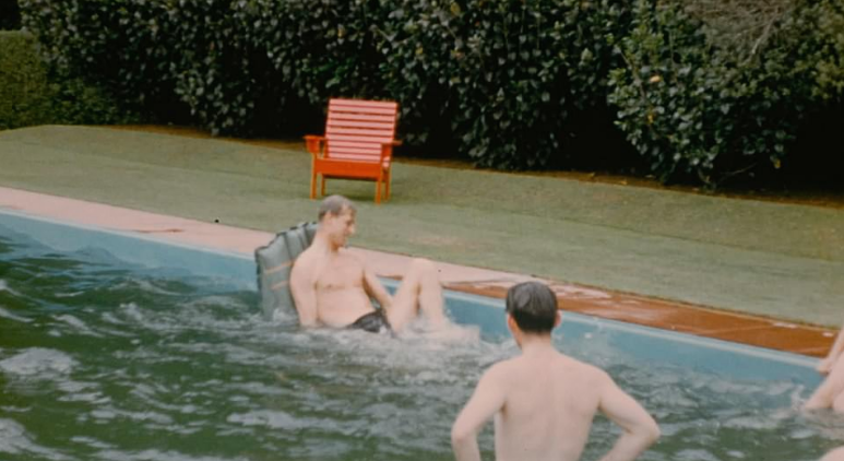 В сети появились неопубликованные ранее фото молодых принца Филиппа и Елизаветы II