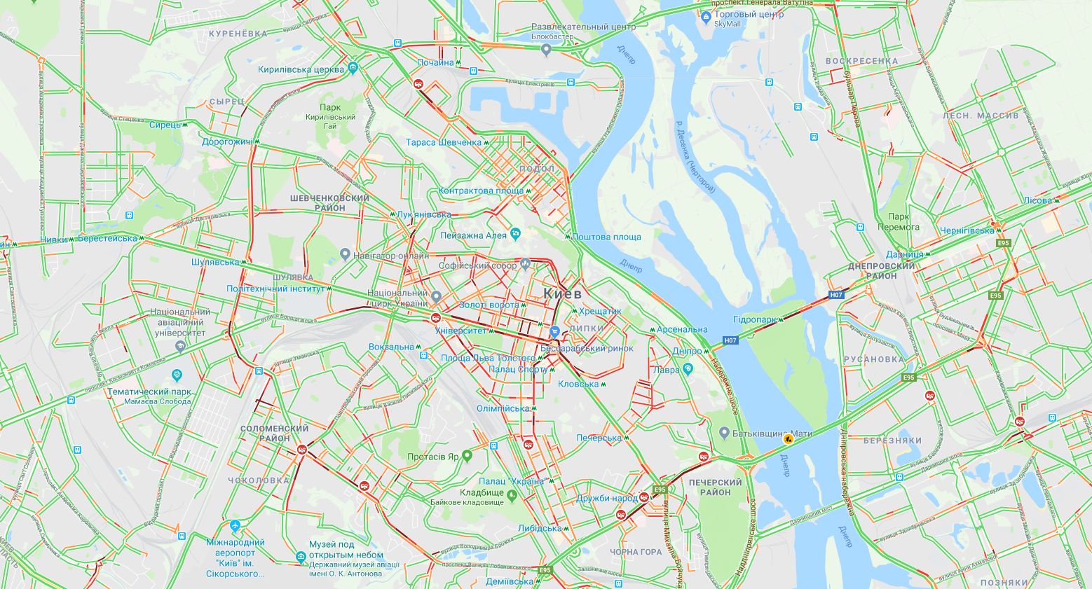 У Києві утворилися затори на дорогах