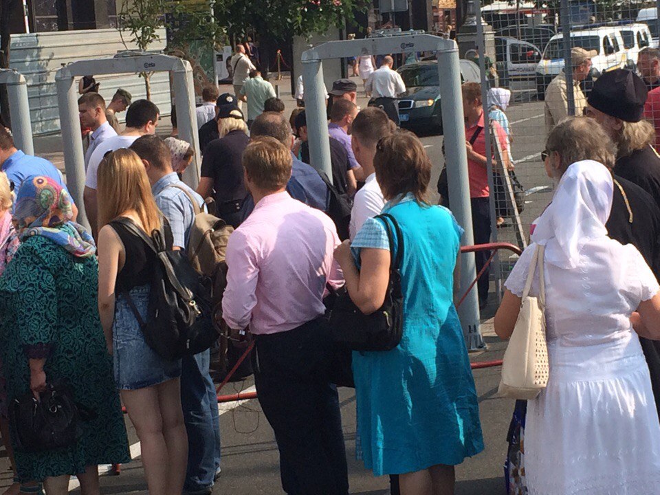 Крестный ход в Киеве: на Крещатике устанавливают ограду и металлодетекторы