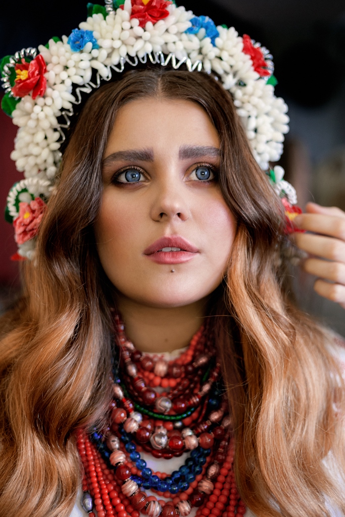 KAZKA снялась в благотворительном календаре на тему украинских праздников (фото)