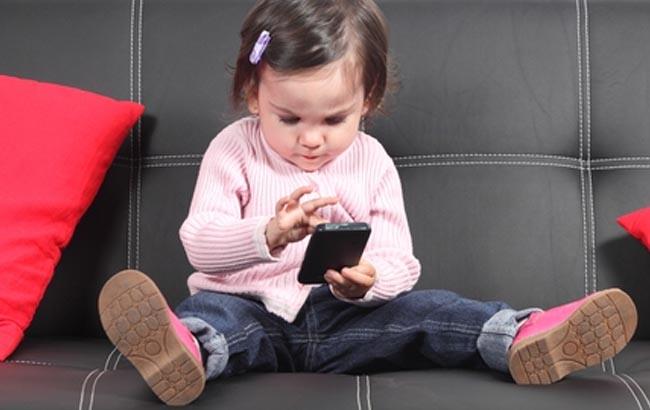 ВОЗ отрывает детей от гаджетов: Супрун назвала родителям "альтернативу"
