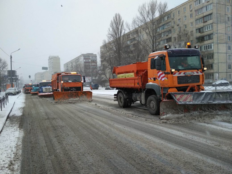 Снегопады в Украине: в Киеве водителей просят не пользоваться личными авто