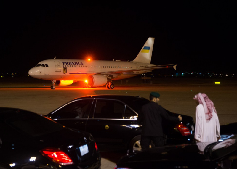 Порошенко начал официальный визит в Саудовскую Аравию