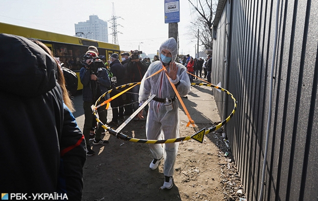 Карантин у Києві: з'явилися фото "штурму" автобусів