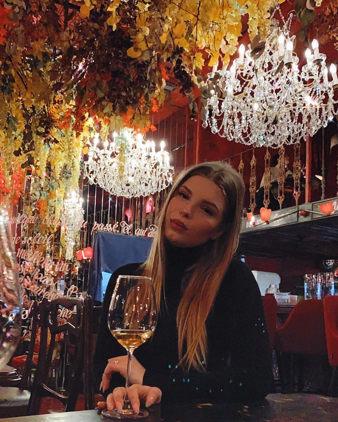 Украинский язык уже не "мерзкий": скандальная блогерша из Киева надела вышиванку и извинилась (фото)