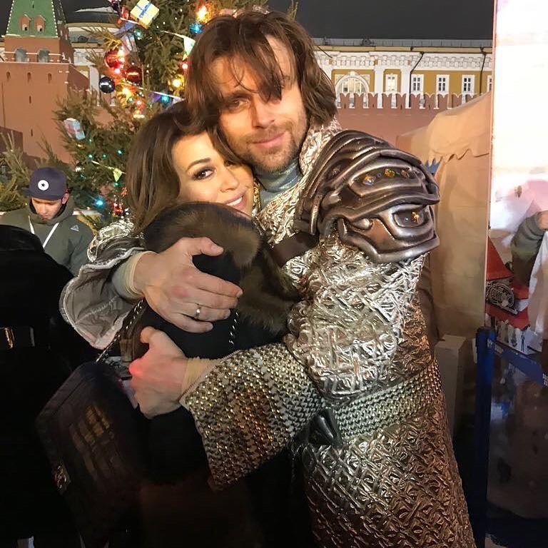 Заворотнюк прервала длительное молчание и показала фото с мужем