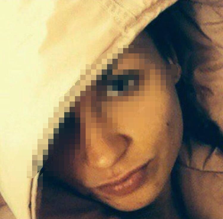 Девушка "минера" моста Метро: в сети появились ее фото