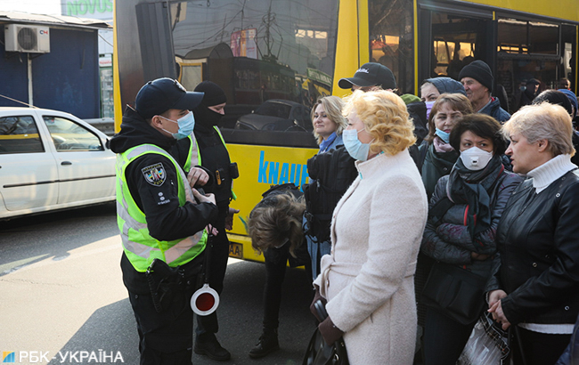 Карантин у Києві: з'явилися фото "штурму" автобусів