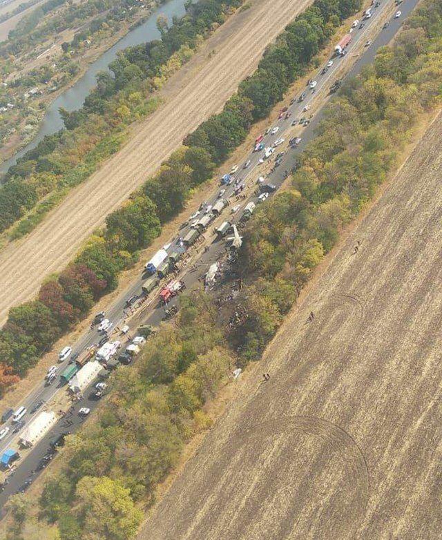 Выгорело все: в сеть попали снимки места крушения Ан-26 с высоты полета