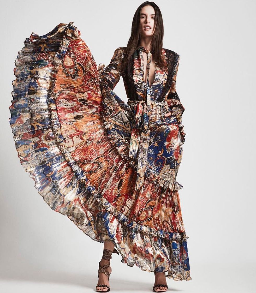 Горячая пора: топ-3 безупречных летних образа от Алессандры Амбросио