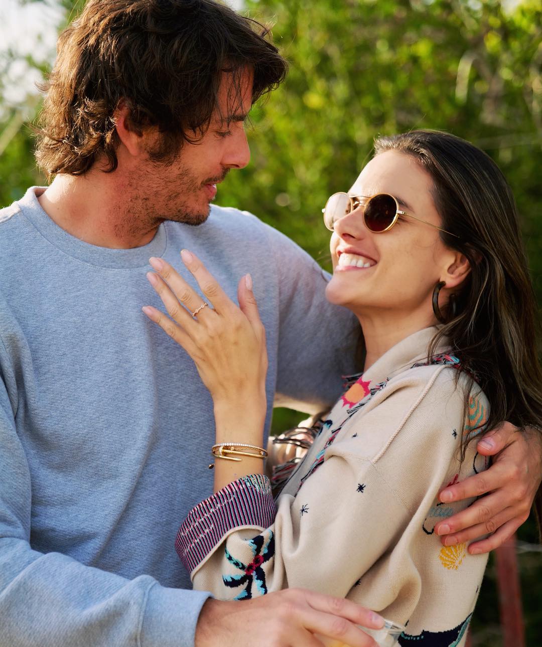 Фатальна красуня: Алессандра Амбросіо захопила стрункою фігурою в розкішній сукні