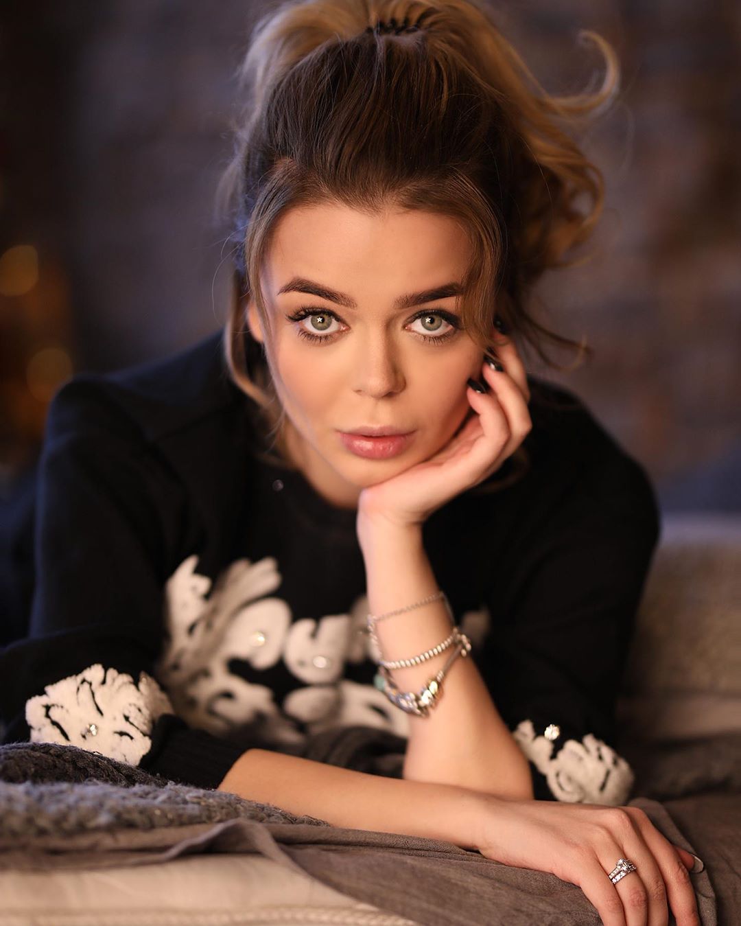 Девочка из 90-х: Каменских, Дорофеева и Полякова показывают самую трендовую прическу лета 2020