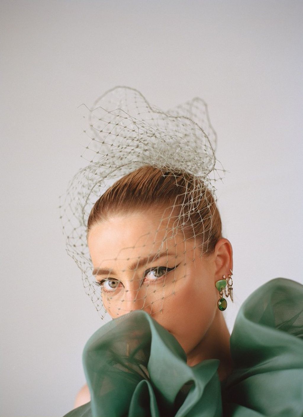 Ембер Херд в провокаційному образі знялася в яскравому фотосеті