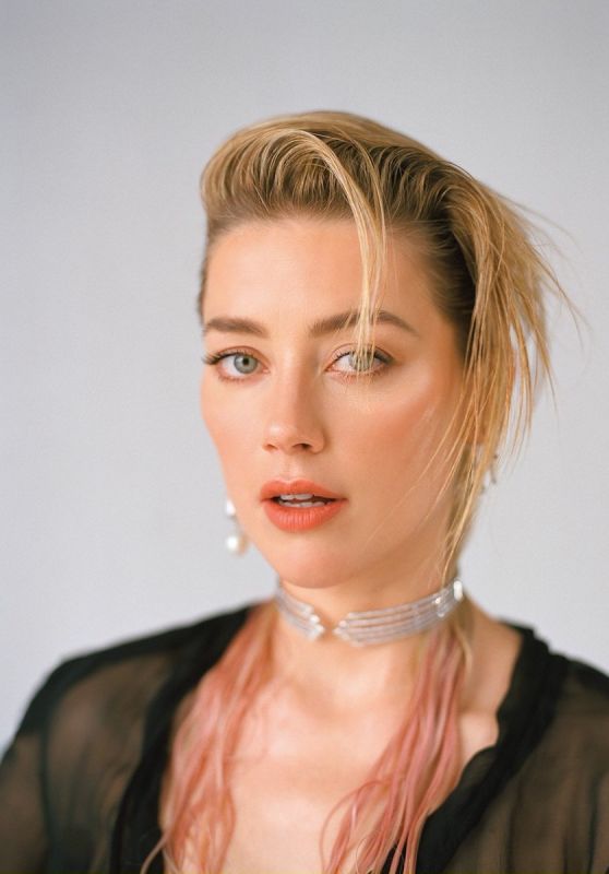 Ембер Херд в провокаційному образі знялася в яскравому фотосеті