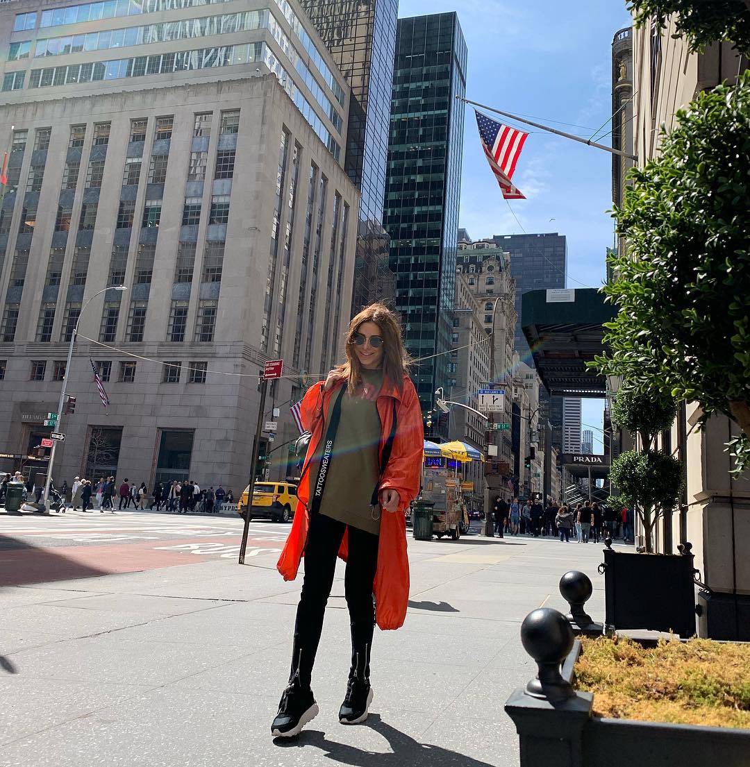 "Беременную" Ани Лорак спутали с Майклом Джексоном