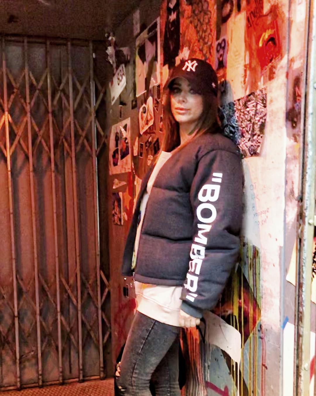 "Беременную" Ани Лорак спутали с Майклом Джексоном