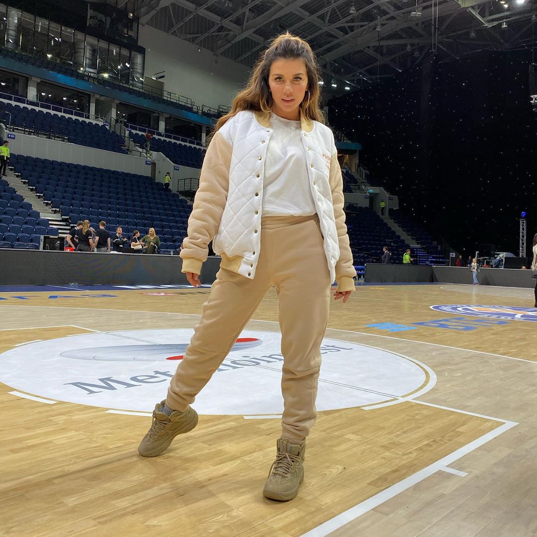 Экс-участница "ВИА Гра" закрутила роман с женатым мужчиной: фото