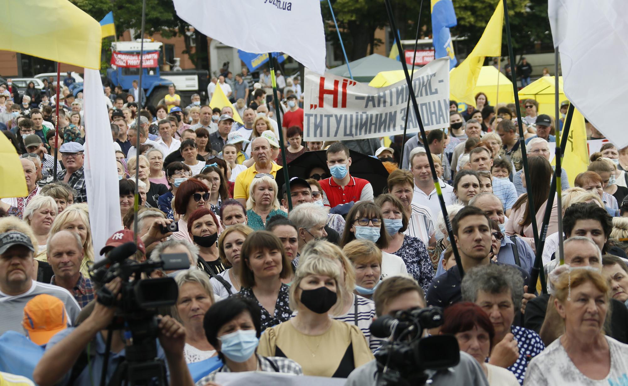 Тимошенко: украинцы требуют президента провести референдум о рынке земли