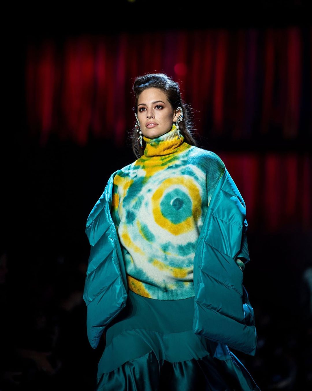 Только ничего не меняй! Эшли Грэм восхитила фанатов пышными формами в откровенных нарядах