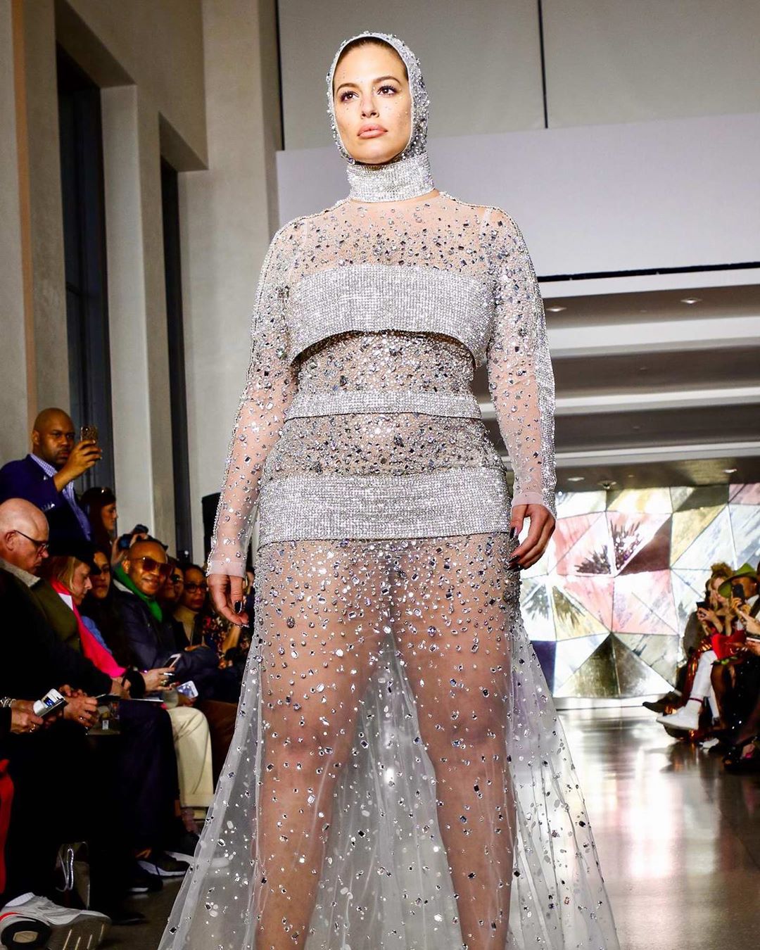 Только ничего не меняй! Эшли Грэм восхитила фанатов пышными формами в откровенных нарядах